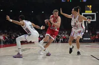 Везенков и Олимпиакос сломиха Париж