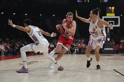 Везенков и Олимпиакос сломиха Париж