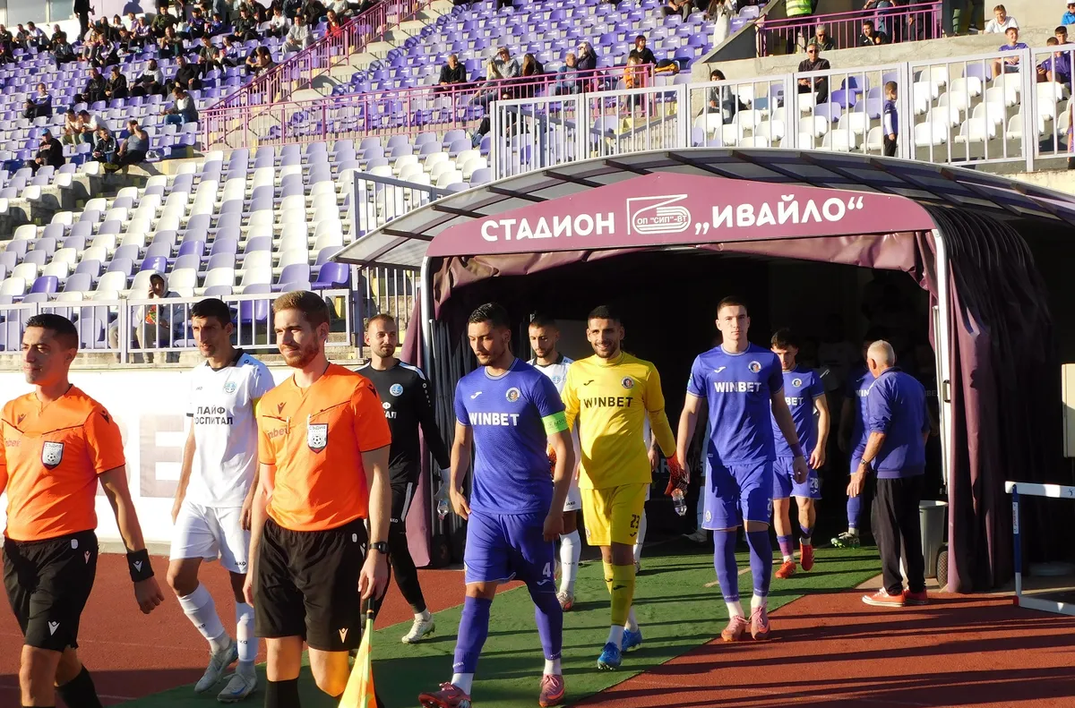 Етър разпиля Марек на "Ивайло"