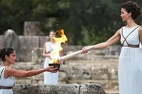 Палят олимпийския огън на закрито