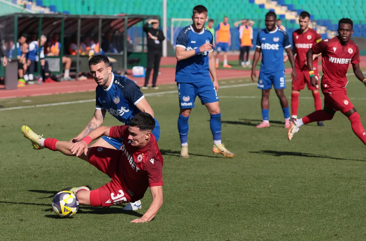 ЦСКА ще се справя със Спартак Варна без Лапеня