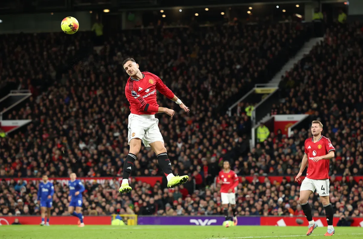 Гари Невил попиля от критика играчите на Манчестър Юнайтед