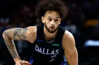 Резервният център на Далас също следвва примера на Дейвис