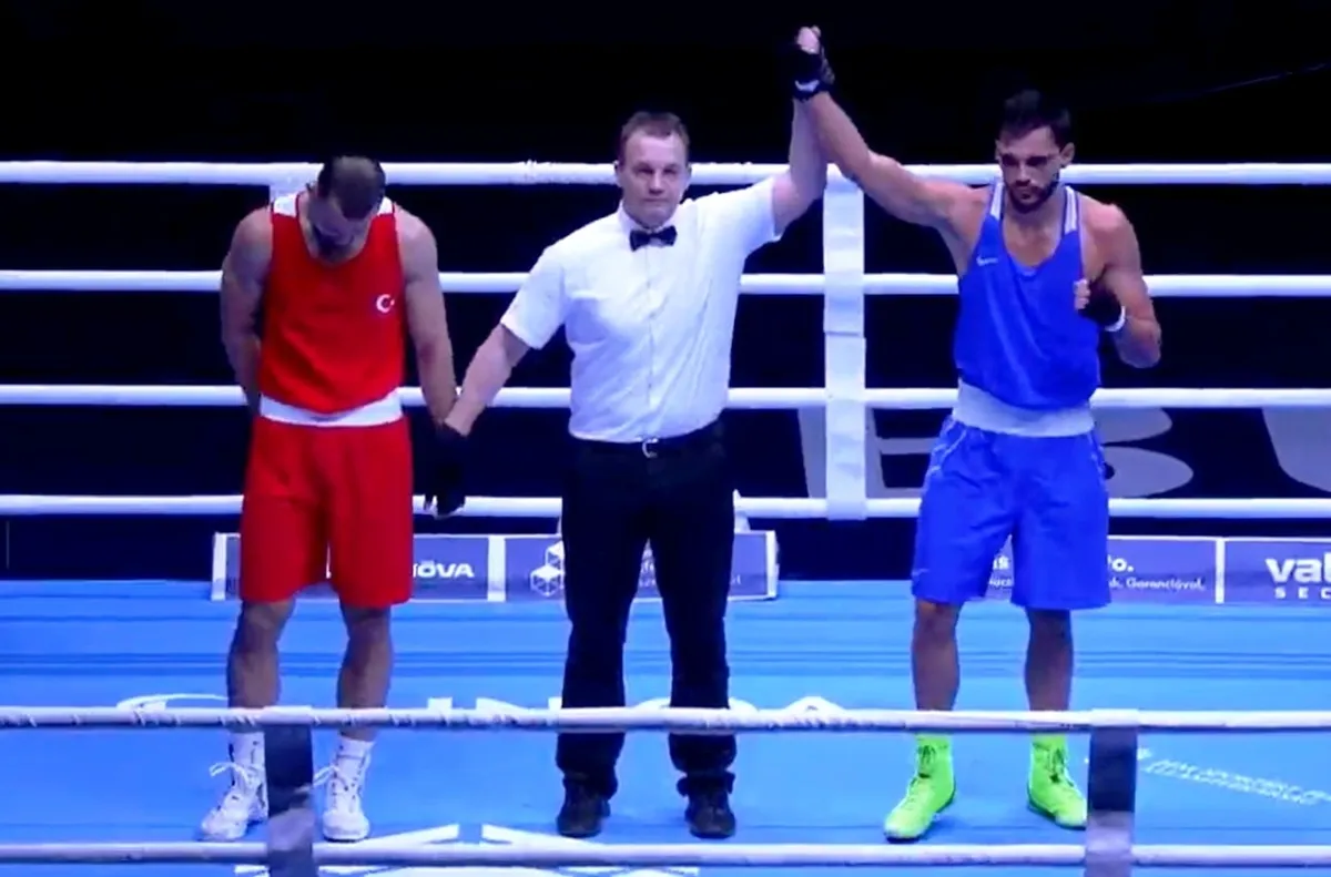 И Уилиам Чолов с медал в Будапеща