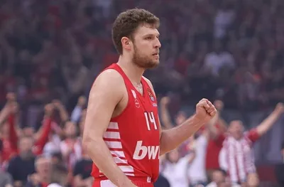 Олиампиакос и Везенков загубиха от Цървена звезда в Евролигата