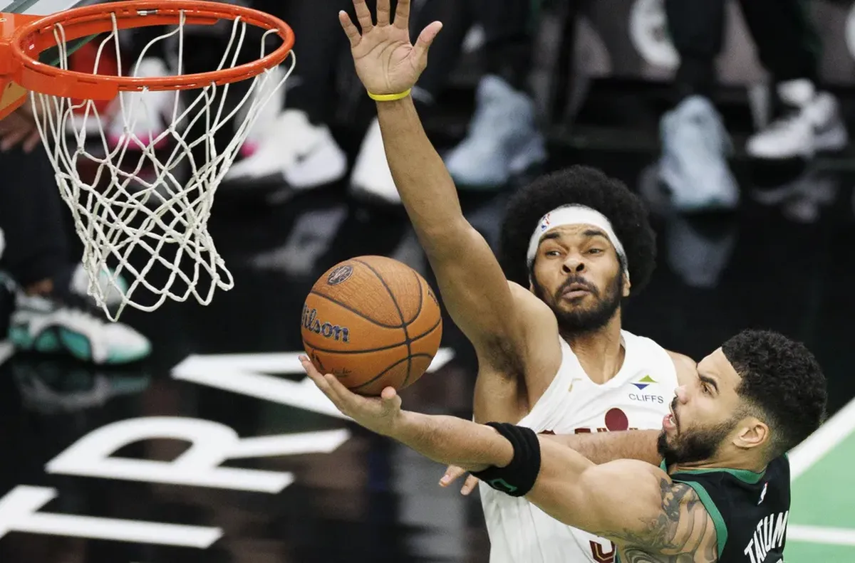 Бостън сложи край на рекордната победна серия на Детройт в НБА