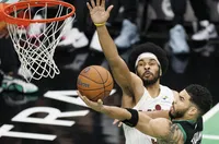 Бостън сложи край на рекордната победна серия на Детройт в НБА