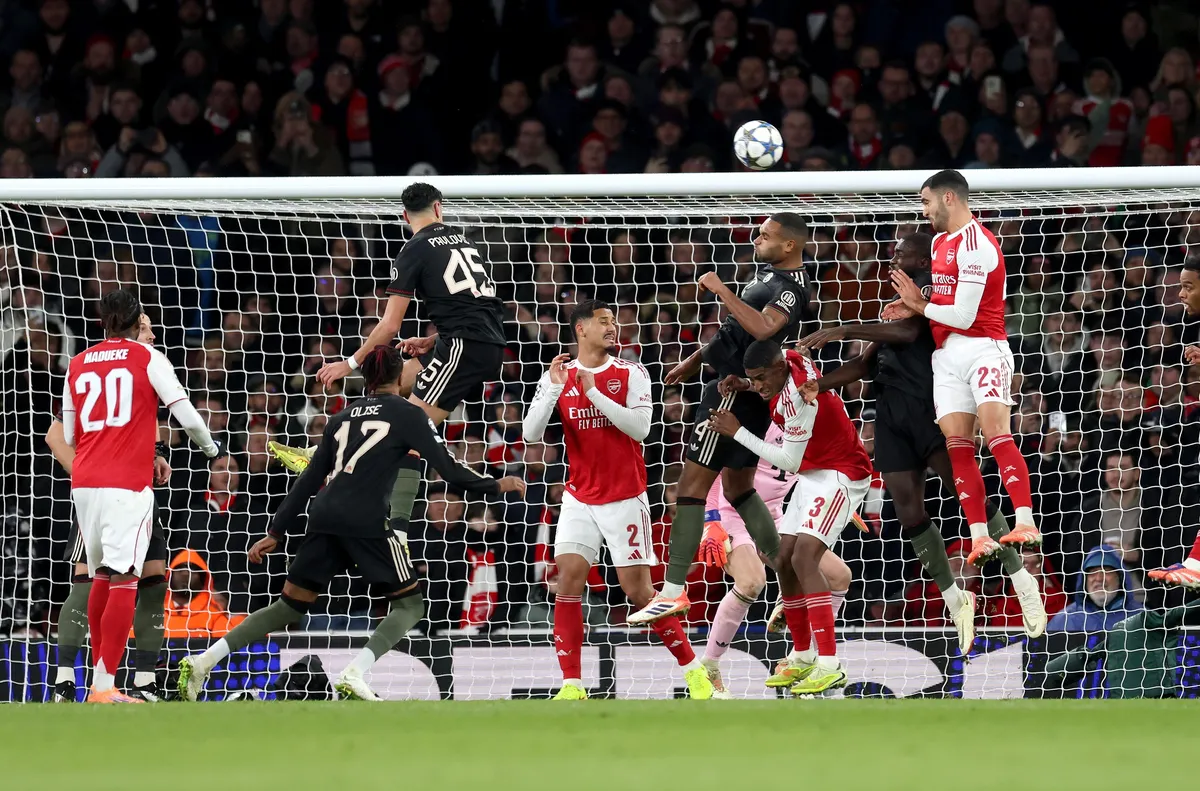 Крило на Арсенал: Перфектна вечер