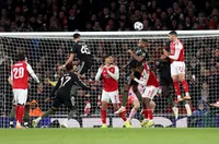 Крило на Арсенал: Перфектна вечер