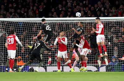 Крило на Арсенал: Перфектна вечер