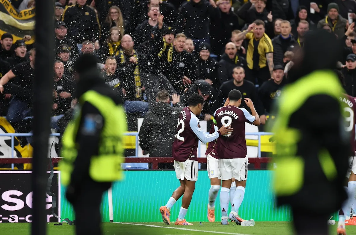 Астън Вила би в Европа, Кабаков свири мача 