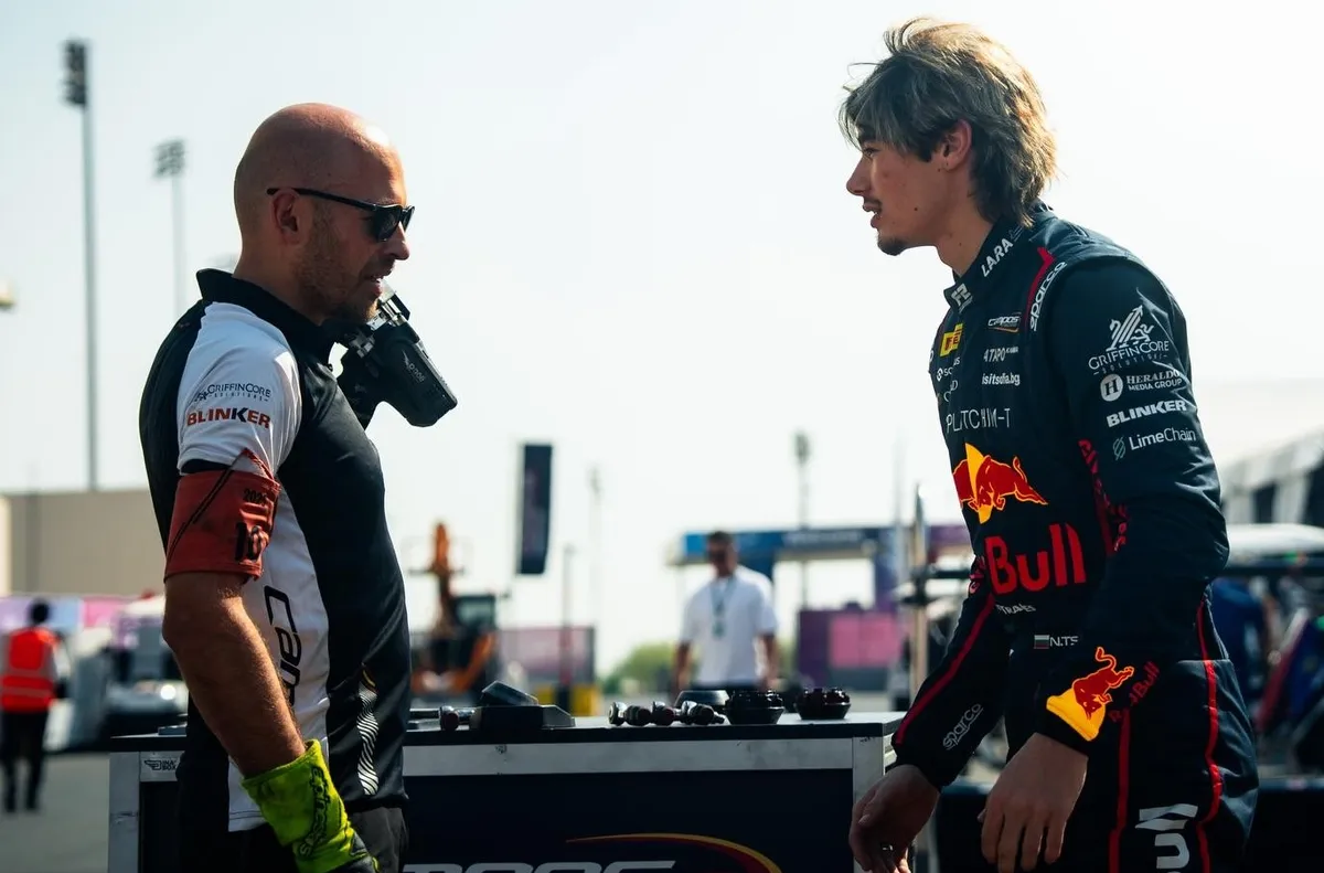 Никола Цолов прави официален дебют във Формула 2 днес