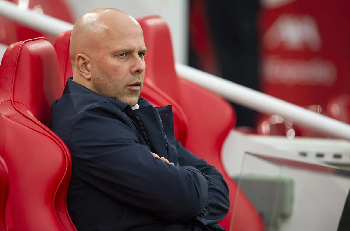 Слот има една седмица, за да спаси поста си