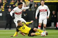 Байерн Мюнхен си хареса Шлотербек, но чака Упамекано