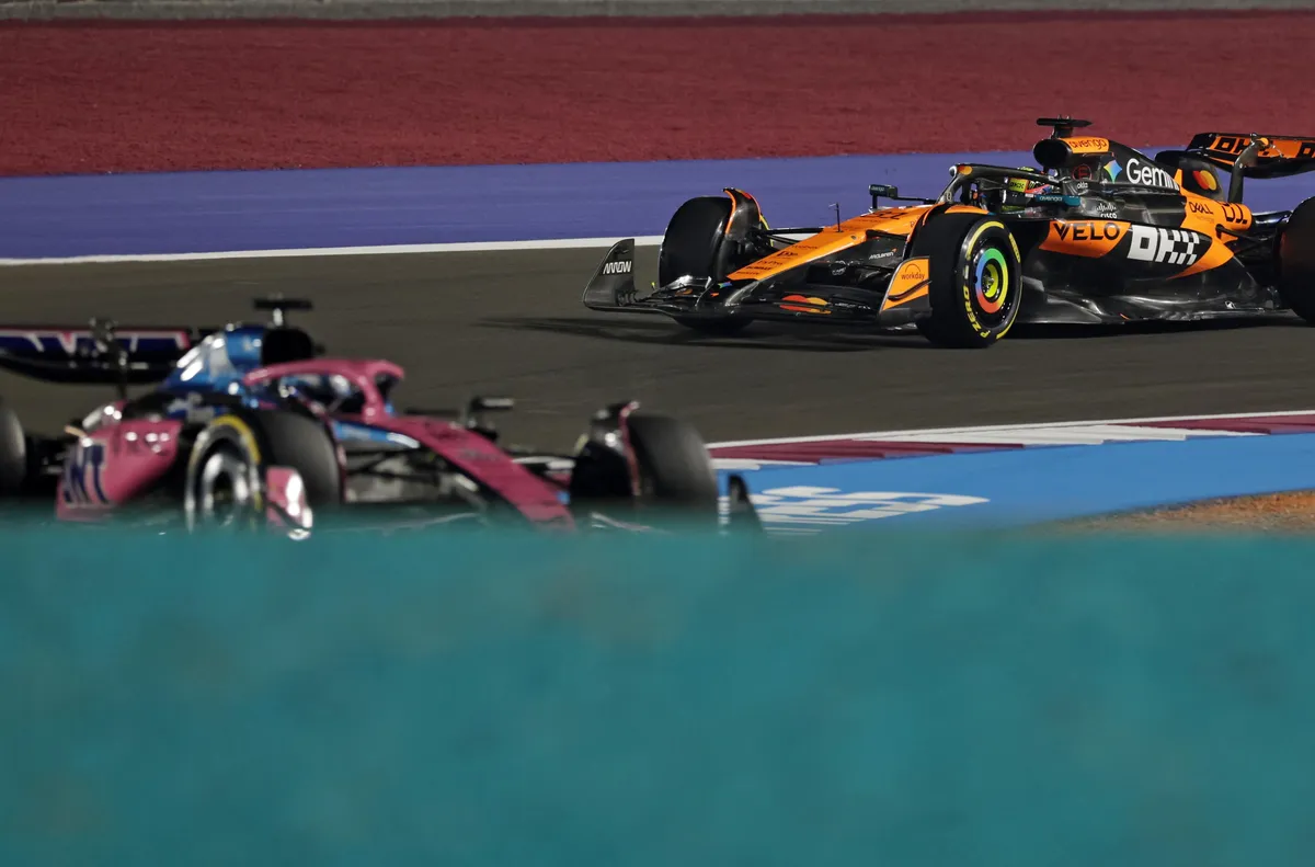 Четирима пилоти тръгват от бокса за спринта в Катар