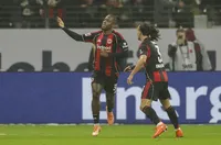 Айнтрахт задълбочи кризата при "вълците" 