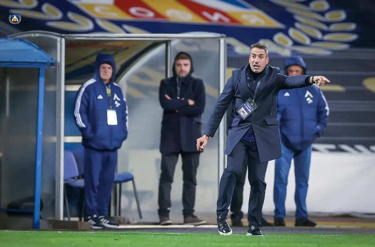 Веласкес с изнендващ ход в Левски