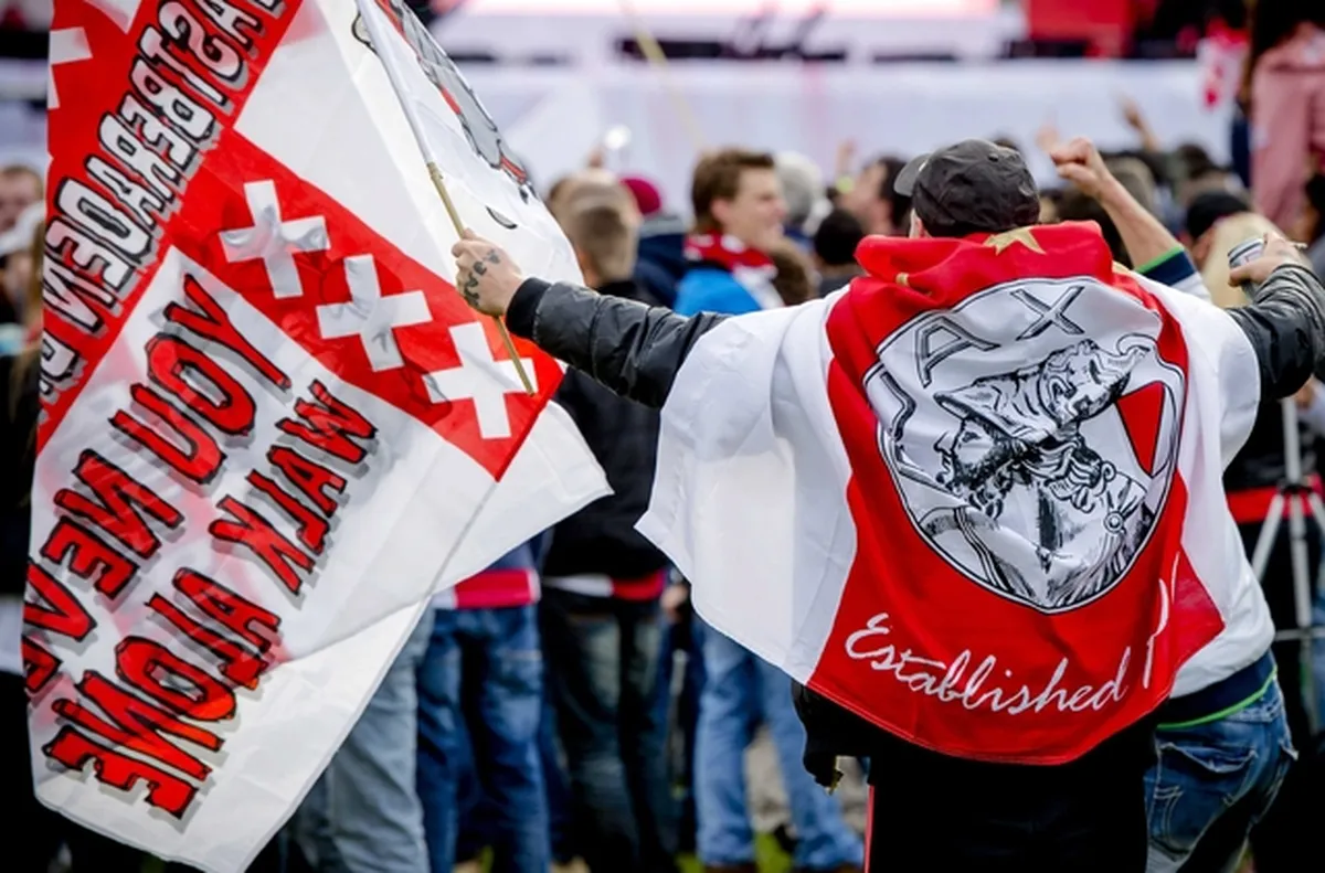 Аякс осъди поведението на ултрасите