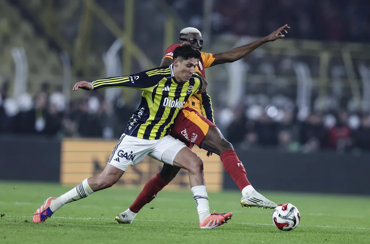 Фенербахче стигна до драматично равенство в дербито с Галатасарай