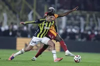 Фенербахче стигна до драматично равенство в дербито с Галатасарай