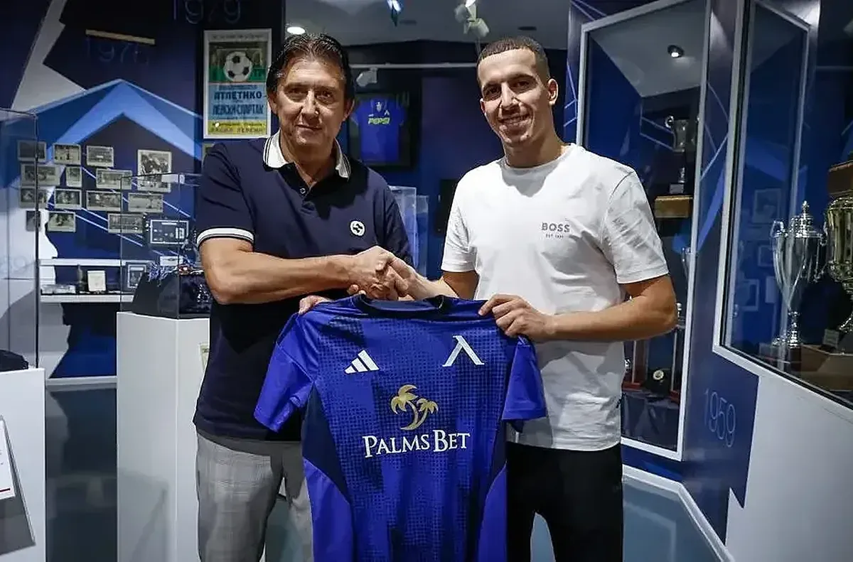 Левски реже алжирци