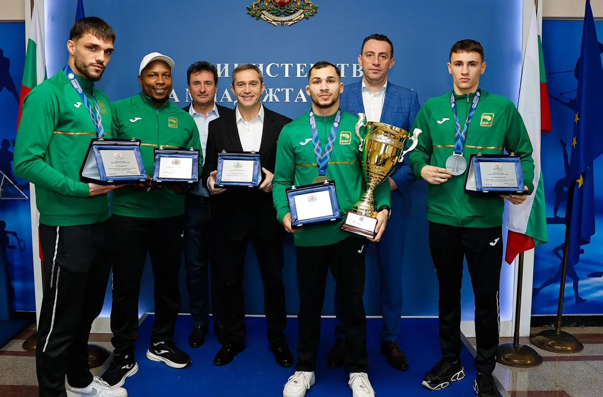 Министър Пешев награди медалистите от Европейското първенство по бокс