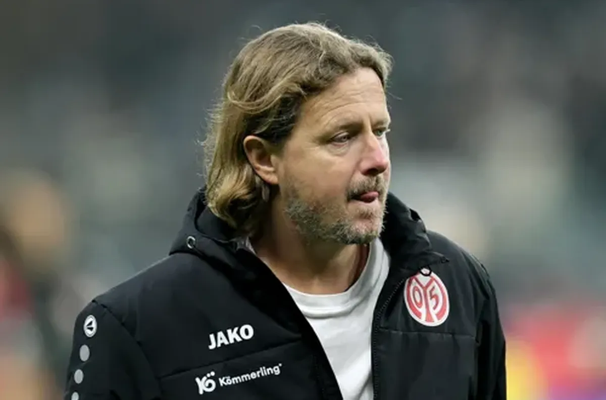 Майнц 05 подари уволнение на треньора си за Коледа