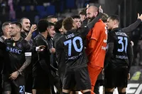 Наполи оцеля в “рулетката” на дузпите срещу Каляри