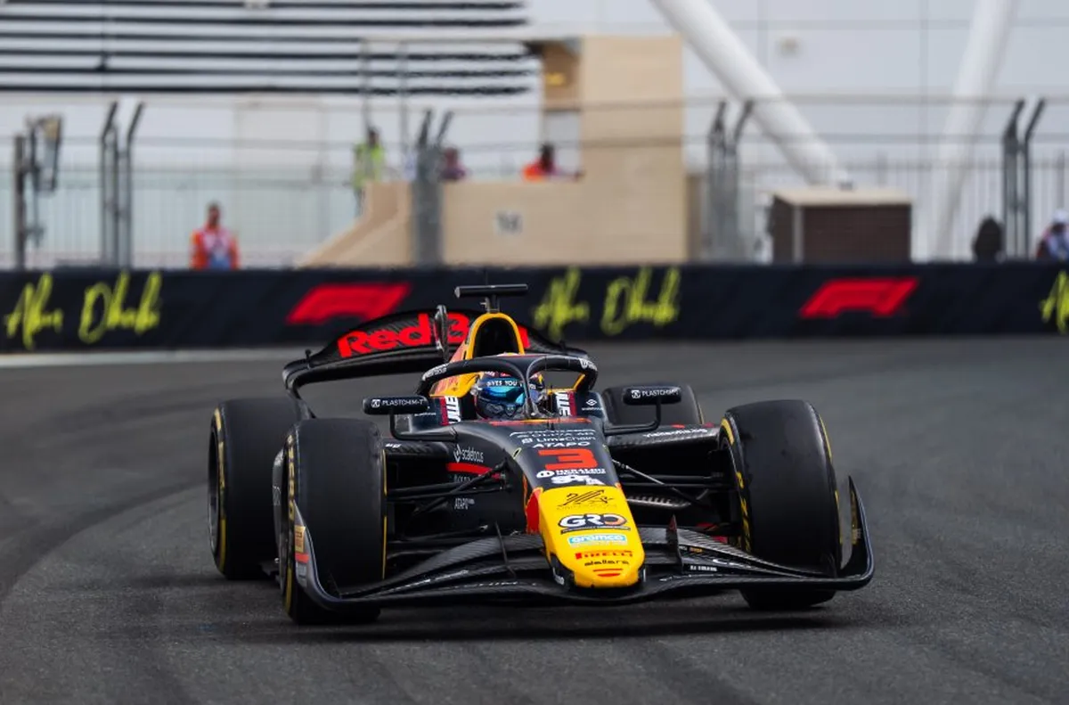 Българският пилот Никола Цолов излиза във втория си спринт във