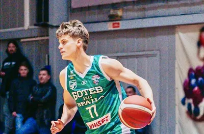 Ботев Враца 2012 подчини Левски