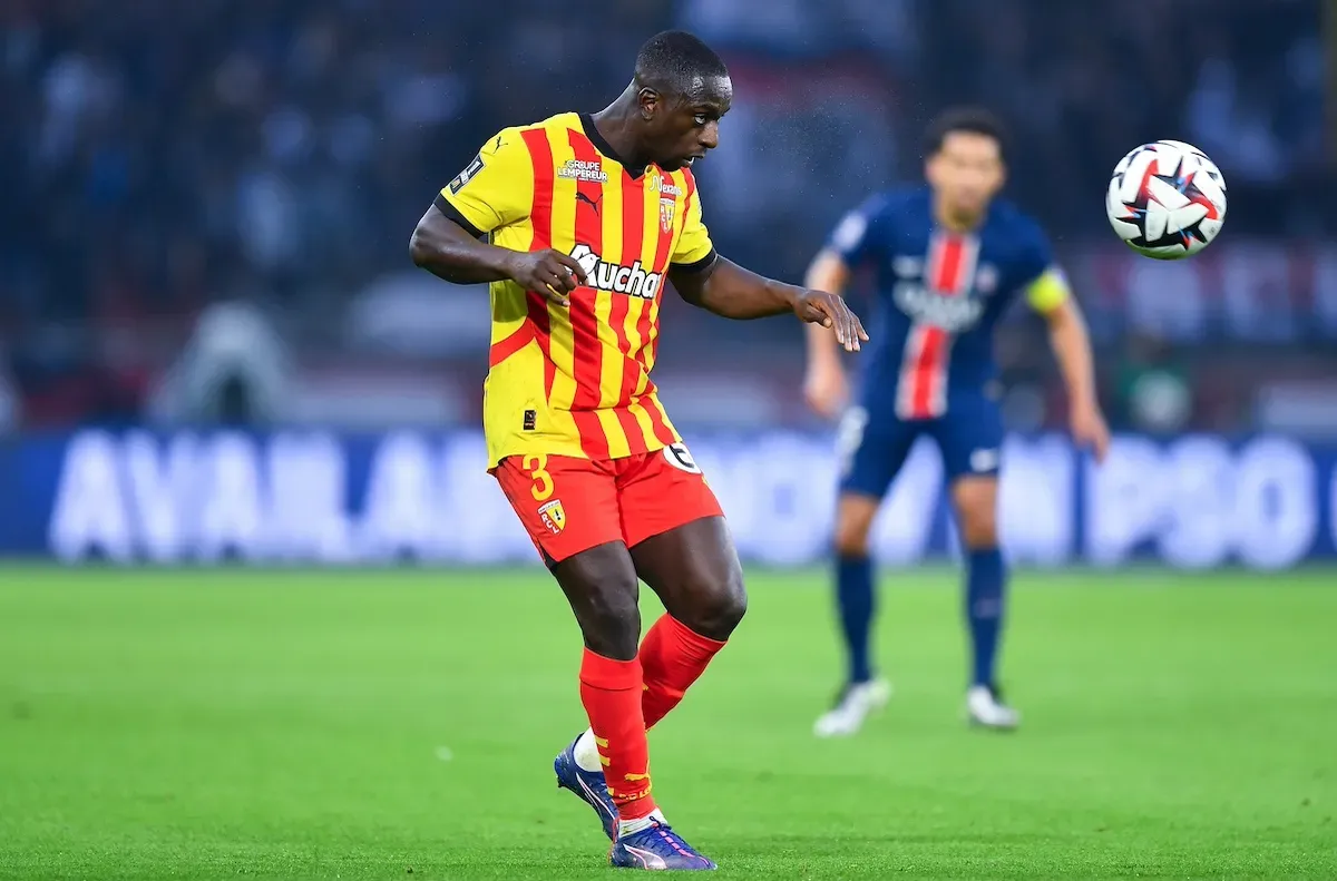 ПСЖ обаче е с мач по малко Отборът на Ланс