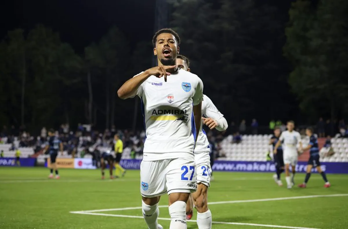 Въпреки това той изигра пълни 90 минути докато Христо Иванов