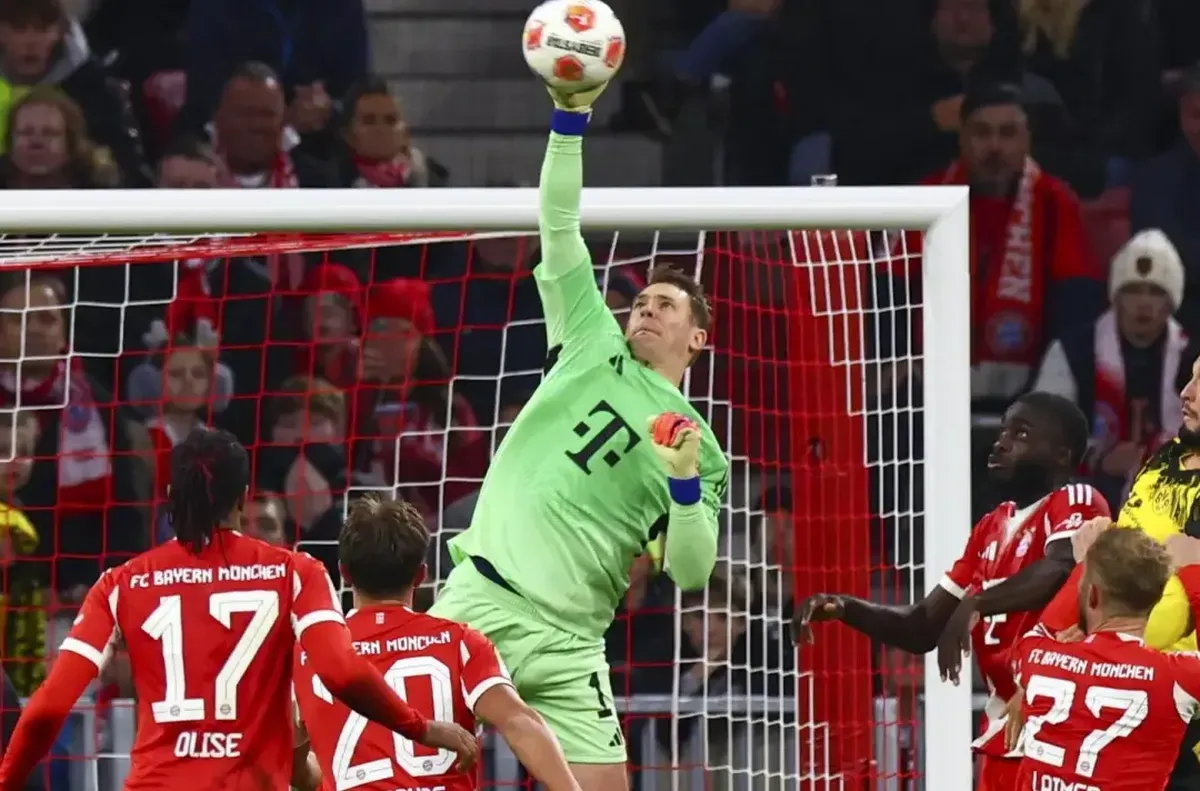 Треньорът на Байерн Мюнхен Венсан Компани говори пред медиите преди