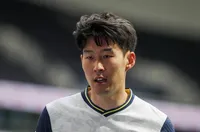 4 години затвор за жена, изнудвала легенда на Тотнъм