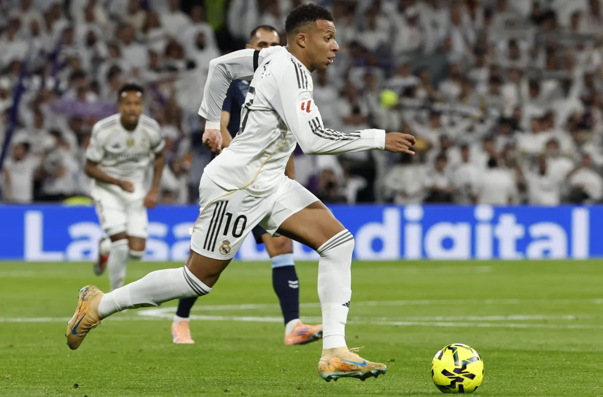 Програмата стартира в 19 45 часа в далечен Азербайджан Тази