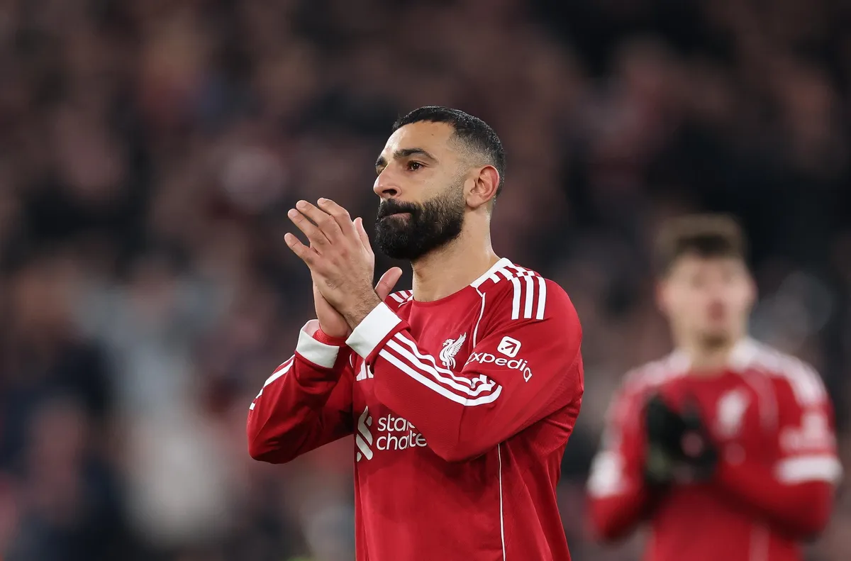 Легендата иска египтянинът да отстъпи Легендата на Ливърпул Стивън Джерард