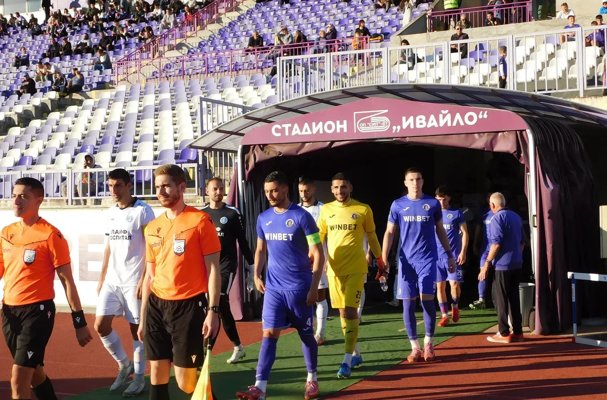 Ръководството на втородивизионния Етър Велико Търново постигна споразумение по взаимно