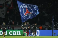 Атакуваха с камъни ПСЖ