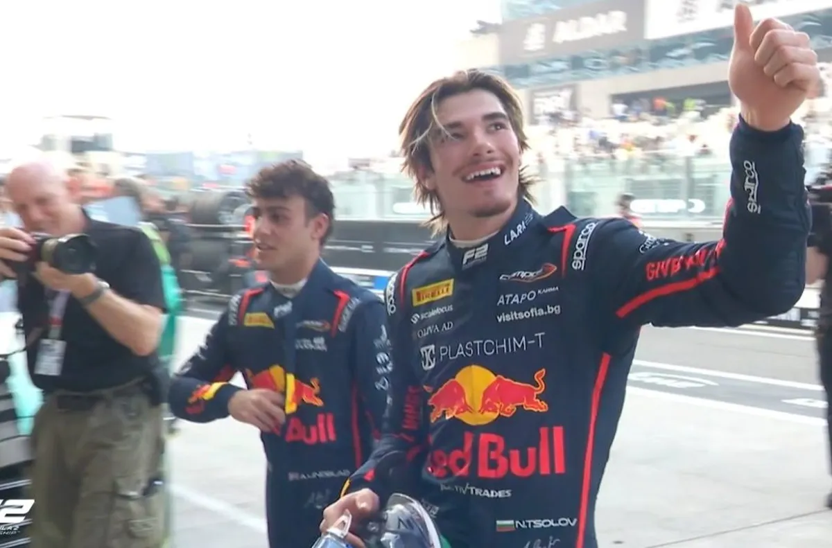 Българският пилот направи впечатляващите 120 обиколки Българският пилот във Формула