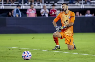 Легенда на Португалия приключи с футбола