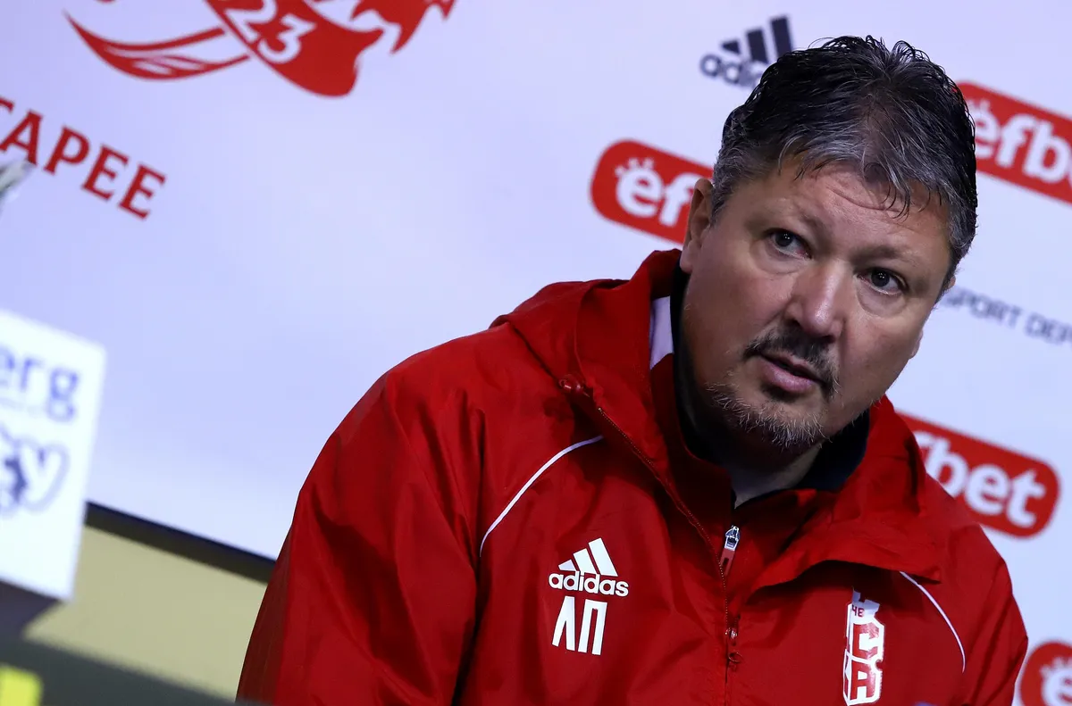 В дните преди Коледа Близки и приятели на футболната легенда