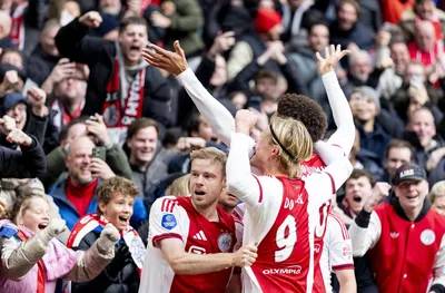 Аякс се пробуди и матира Фейенорд в дербито с ранен и късен гол (ВИДЕО)