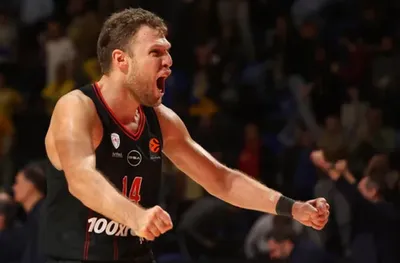 Везенков и Олимпиакос с 10-а поредна победа в Гърция