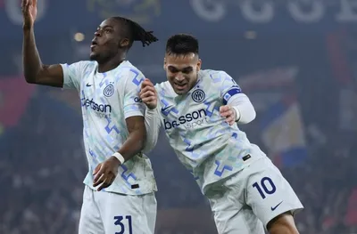 Интер се възползва от грешките на Милан и Наполи и оглави еднолично класирането