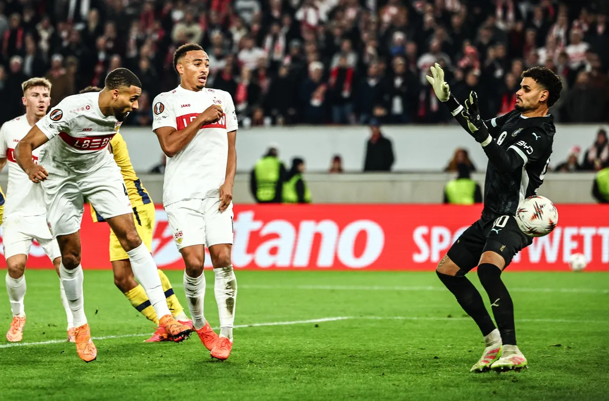 Гол и две асистенции на Джейми Левелинг подпечатаха категоричната победа