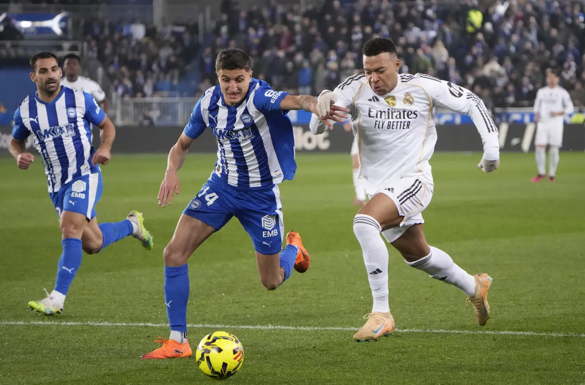 Реал Мадрид победи Алавес като гост с 2 1 в