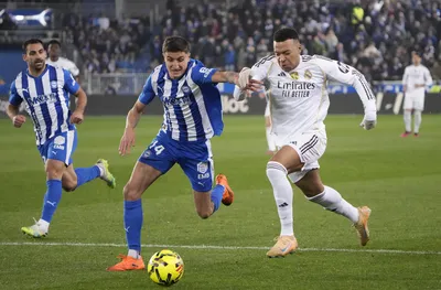 Реал Мадрид надви трудно Алавес и спаси Шаби Алонсо 