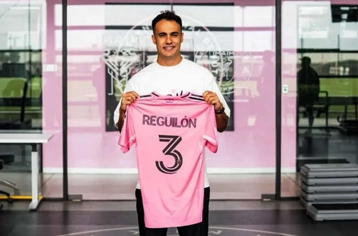 Испанският защитник Серхио Регилон стана съотборник на Лео Меси Американският