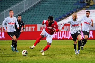 Исека си намери отбор