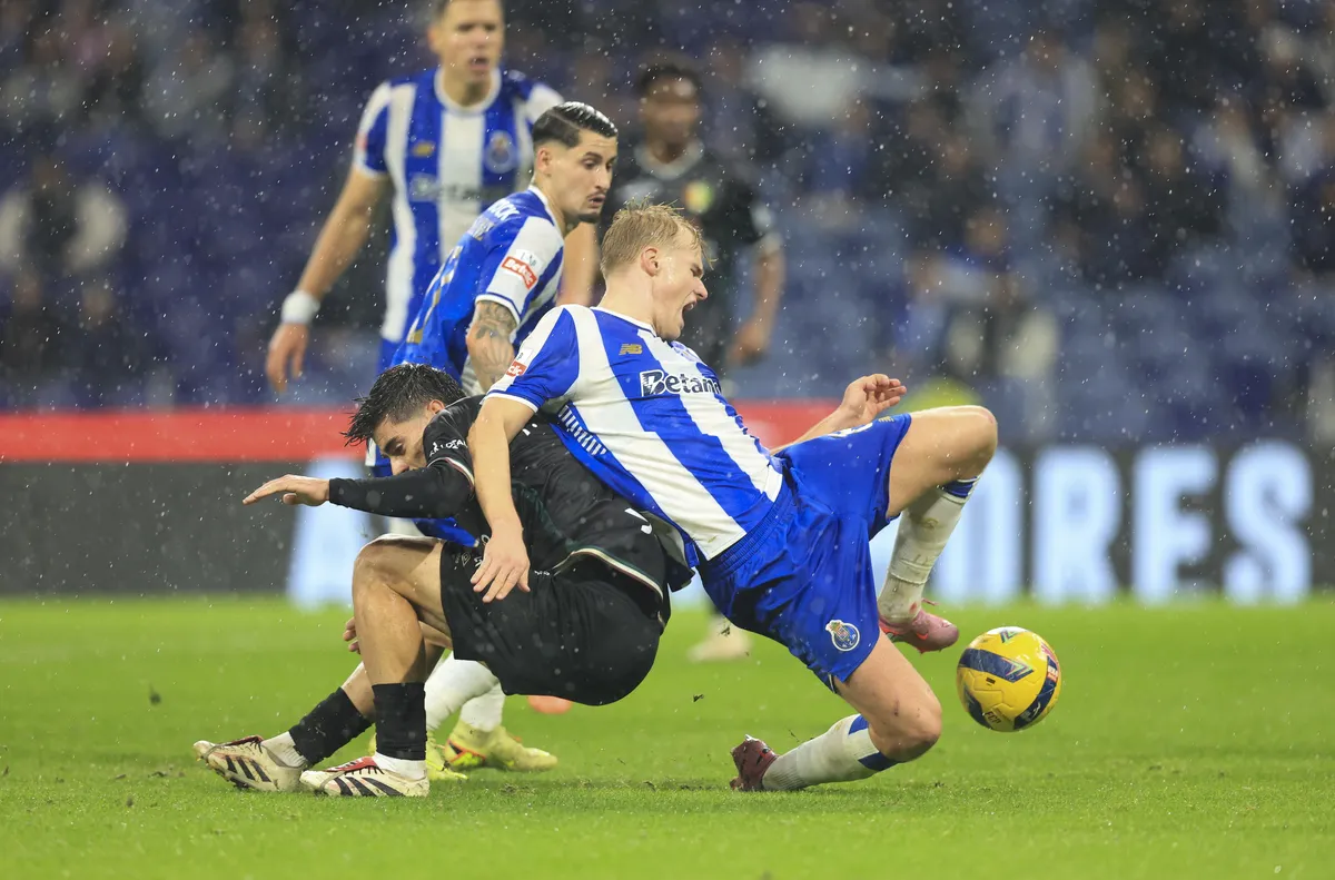 Лидерът в португарското първенство Порто възстанови преднината си от пет